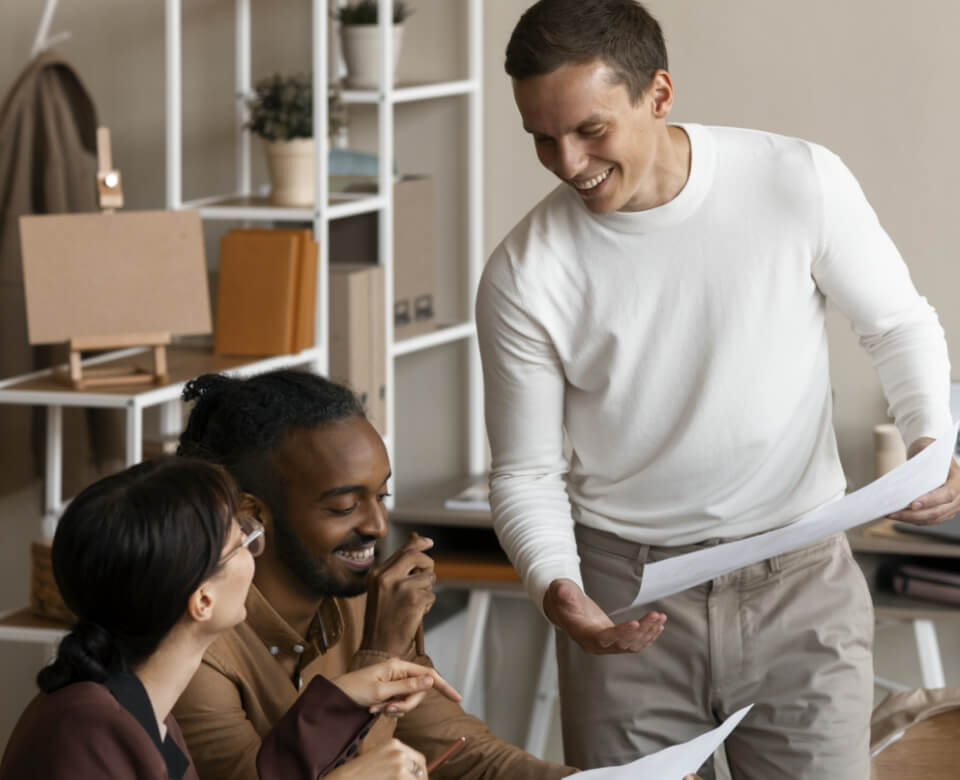 medium-shot-people-having-work-meeting